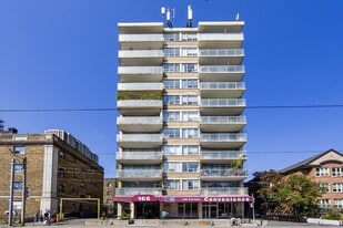 166 Carlton Street in Toronto, ON - Building Photo