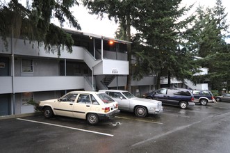 Linden II Apartments in Shoreline, WA - Building Photo - Building Photo