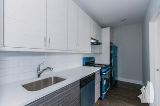 3951 N Janssen Ave, Unit 3915-GS in Chicago, IL - Foto de edificio - Building Photo