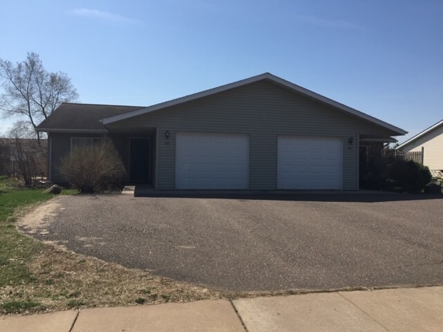 3353-3355 Sundet Rd in Eau Claire, WI - Building Photo