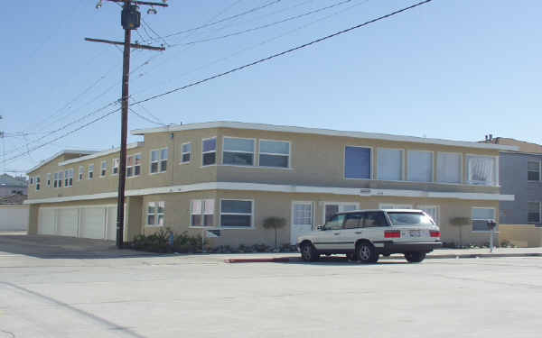 104 E 15th St in Newport Beach, CA - Building Photo - Building Photo