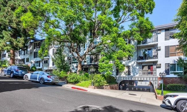 1222 N Olive Dr in West Hollywood, CA - Building Photo - Building Photo