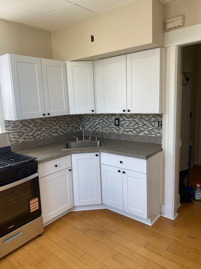 544 Broad St, Unit 2F