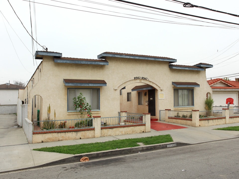 9563 Mayne St in Bellflower, CA - Building Photo