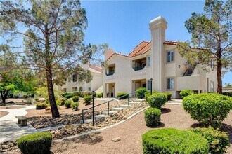760 Hunters Creek Ln, Unit 104 in Las Vegas, NV - Building Photo - Building Photo