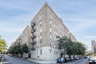 227 Haven Ave in New York, NY - Building Photo