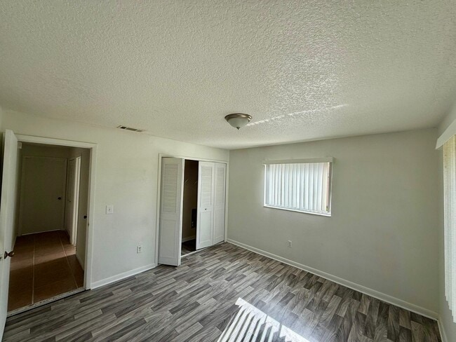 property at 1907 E Chapel Dr