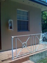 41 Menores Ave, Unit 4 in Coral Gables, FL - Building Photo