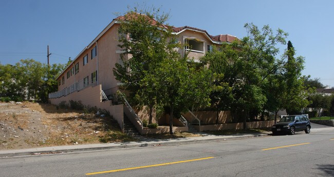 10226 Commerce Ave in Tujunga, CA - Building Photo - Building Photo