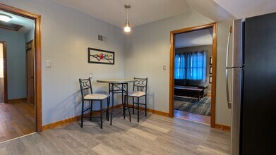 3523 S Clement Ave, Unit 3523 Upper in Milwaukee, WI - Building Photo - Building Photo