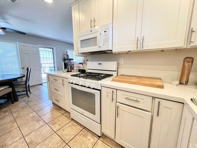 1315 Stevely Ave in Long Beach, CA - Building Photo - Building Photo