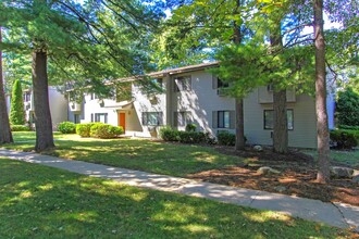 Fairwood Apartments in Guilderland, NY - Building Photo - Building Photo