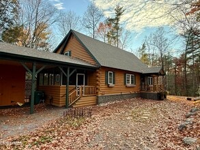 7 McGowan Way in Lake George, NY - Building Photo - Building Photo