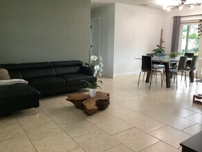 8260 NW 11th Ct in Pembroke Pines, FL - Building Photo - Building Photo