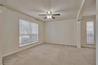 511 Elm Ridge Dr in Spring, TX - Foto de edificio - Building Photo