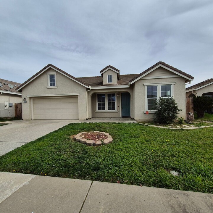 4625 Chamberlin Cir in Elk Grove, CA - Building Photo