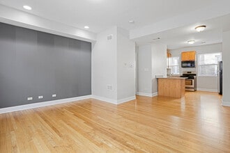 2013 W Jarvis Ave in Chicago, IL - Building Photo - Building Photo