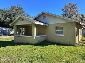 2604 Larsen Rd in Jacksonville, FL - Building Photo