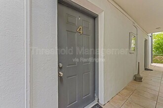 150 SW 10th St in Miami, FL - Foto de edificio - Building Photo