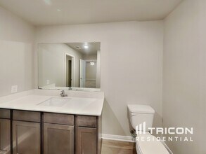 921 Mallorie Ln in Ferris, TX - Building Photo - Building Photo