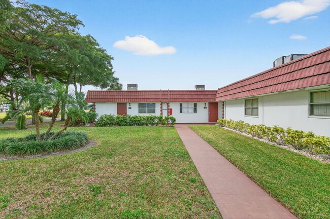 213 Waterford Cresent in Delray Beach, FL - Building Photo - Building Photo