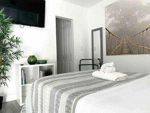 481 NE 37th St in Miami, FL - Building Photo - Building Photo