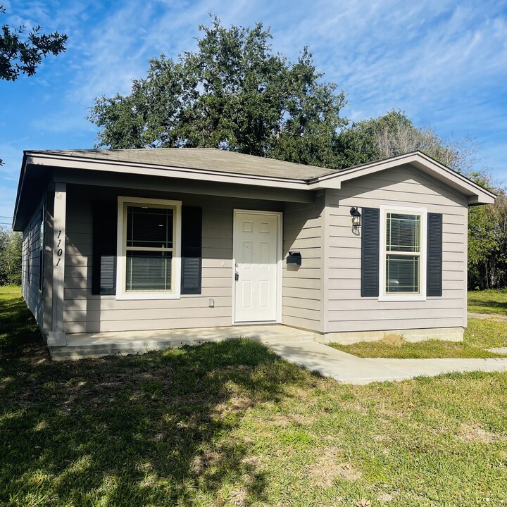 1101 9th St in Port Arthur, TX - Building Photo