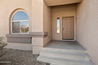 3297 E Warbler Rd in Gilbert, AZ - Foto de edificio - Building Photo
