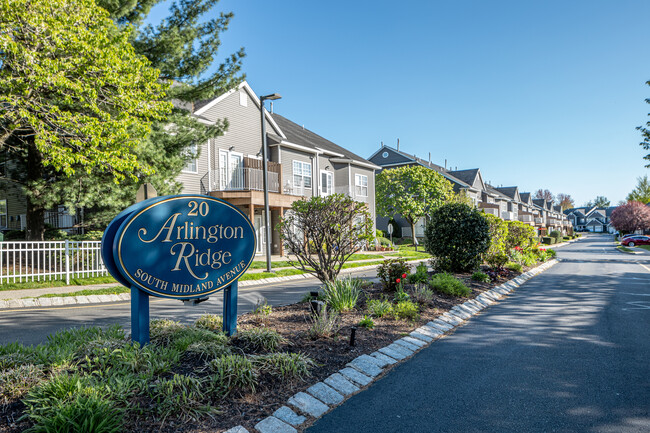 Arlington Ridge Condominiums in Kearny, NJ - Building Photo - Building Photo