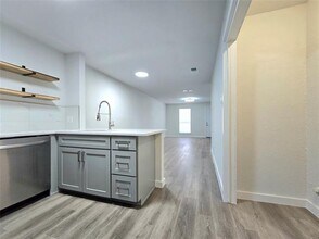 1000 S Mary St in Arlington, TX - Building Photo - Building Photo