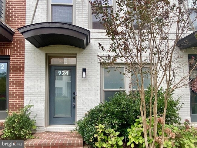 924 King Farm Blvd in Rockville, MD - Building Photo - Building Photo