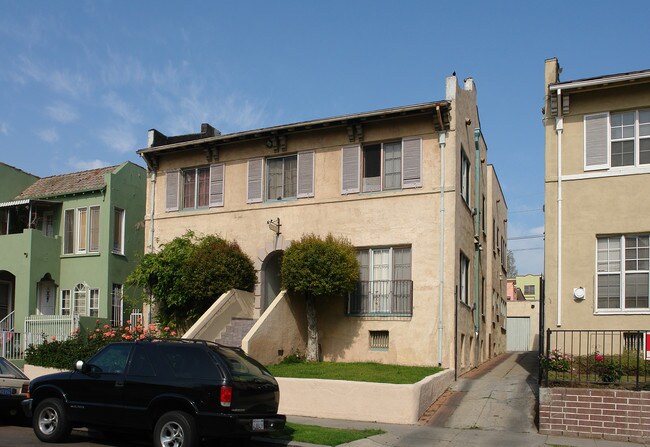 852 N Oxford Ave in Los Angeles, CA - Building Photo - Building Photo