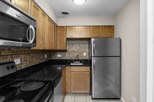 3804 N Pine Grove Ave, Unit 302 Apartments