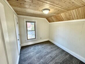 1100 Michigan Ave, Unit Upper in St. Joseph, MI - Building Photo - Building Photo
