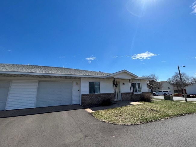 1140 Glenn Pl in Eau Claire, WI - Building Photo - Building Photo