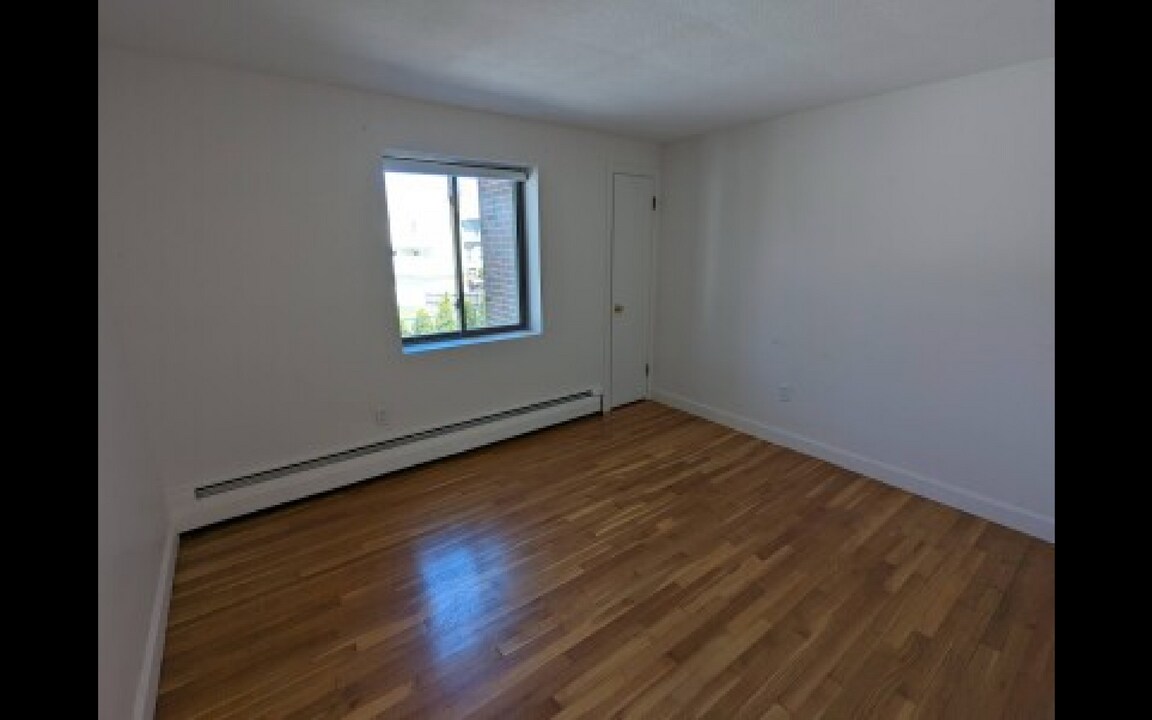 170 W Wyoming Ave, Unit #22 in Melrose, MA - Foto de edificio