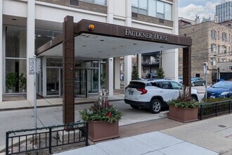 Faulkner House Condos in Chicago, IL - Building Photo - Building Photo