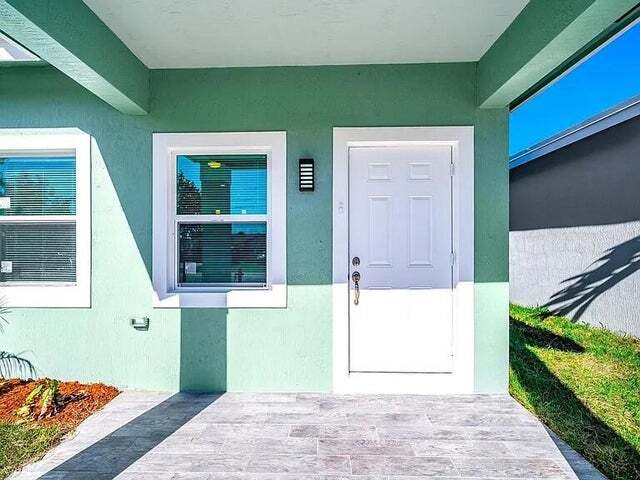 2714 Nokomis Ave in West Palm Beach, FL - Foto de edificio - Building Photo