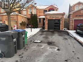 129 Lent Crescent in Brampton, ON - Building Photo