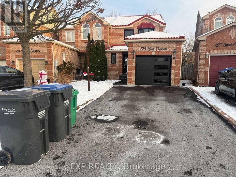 129 Lent Crescent in Brampton, ON - Building Photo