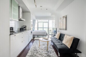 13 York St in Toronto, ON - Building Photo - Building Photo