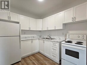 98 Holgate St in Barrie, ON - Building Photo - Building Photo