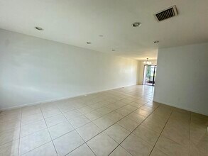 2404 Seaside Dr in Greenacres, FL - Building Photo - Building Photo