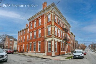 215 E University Ave in Cincinnati, OH - Building Photo