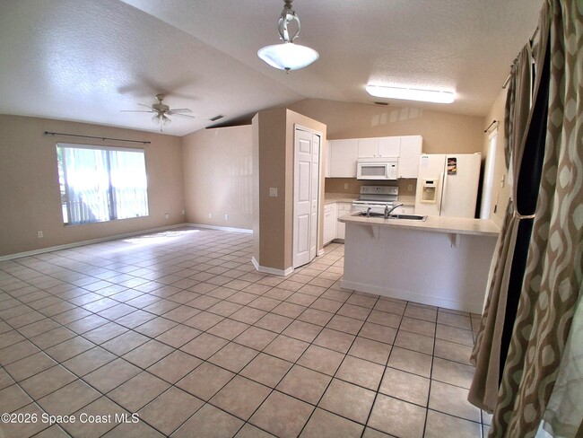 1351 Danbury St SW in Palm Bay, FL - Building Photo - Building Photo