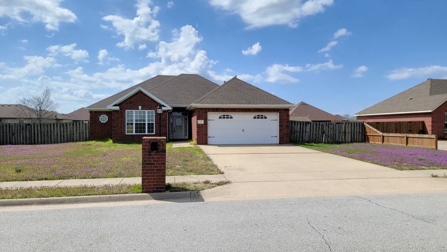 107 Greer St in Pea Ridge, AR - Foto de edificio