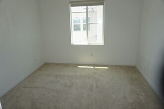 945 Vivid Ln in Costa Mesa, CA - Building Photo - Building Photo