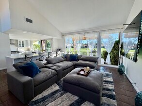 177 Las Lomas in Palm Desert, CA - Building Photo - Building Photo