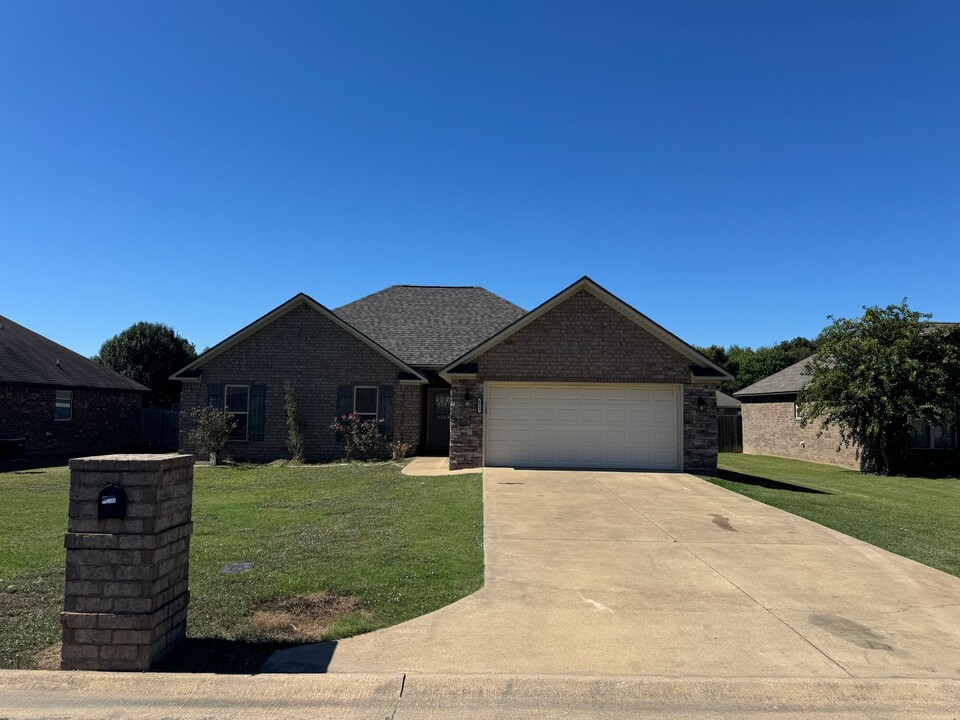 6043 Wisteria Ln in Jonesboro, AR - Foto de edificio