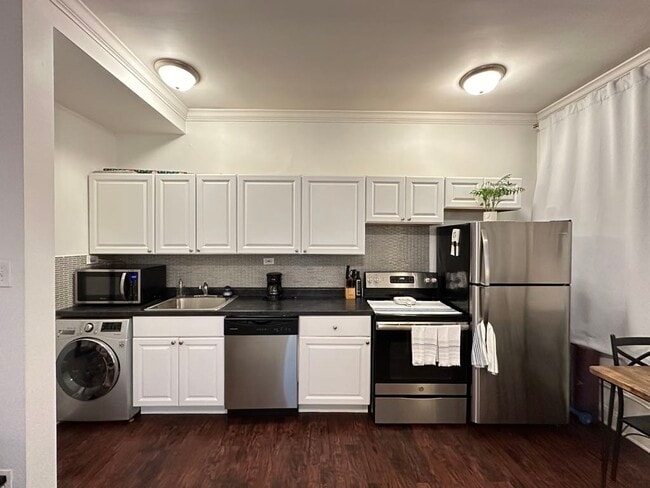 3345 N Marshfield Ave, Unit 701 in Chicago, IL - Building Photo - Building Photo